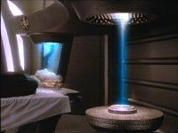 Der Geist Vantikas wird aus Bashir gebeamt.