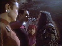 Shel-Lar wird überredet, mit den Nol-Ennis zu reden.