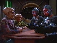 Quark und Pel verhandeln mit den Dosi.