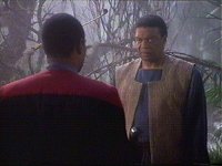 Sisko diskutiert mit Calvin Hudson.