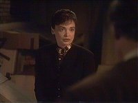 Detective Preston hört sich die Forderungen an