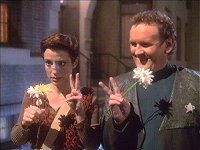 Kira und O'Brien begegnen ein paar Hippies