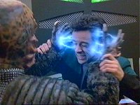 Bashir wird von Altovar angegriffen.