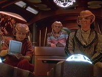 Quark und Rom bringen Nog zur Erde.