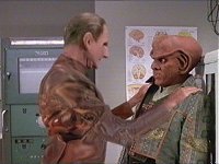 Odo ist auch mit in die Vergangenheit gereist.