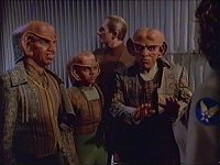 Die Ferengi verabschieden sich.