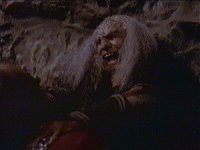 Worf kämpft gegen Kor.