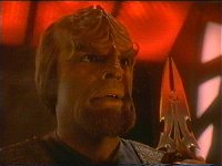 Worf ist bereit, seinen Bruder Kurn zu töten.