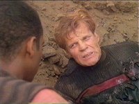 Jake findet den sterbenden Lieutenant Burke.