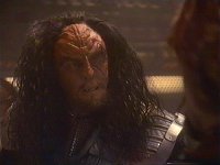 Martok weigert sich, den Überlebenden der B'Moth zu helfen