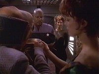 Sisko traut Rom und Leeta.