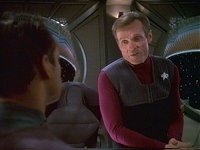 Bashir im Gespräch mit Sloan.