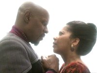 Benjamin verabschiedet sich von Kasidy.