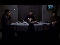 Archer, Trip und T'Pol essen gemeinsam.