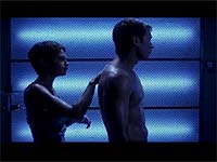 T'Pol und Trip müssen durch die Dekontamination.