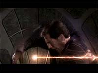 Archer weicht Siliks Schuss aus.