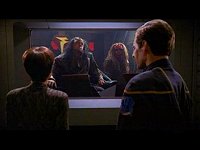 T'Pol und Archer diskutieren mit den Klingonen.