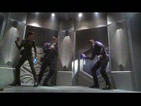 T'Pol, Trip und Archer entern ein Suliban-Schiff.