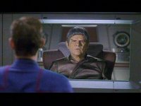 Trip spielt vor Tavik den Captain.