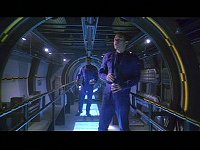 Mayweather und Tucker untersuchen den Catwalk.