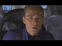 Trip wird von einem Außerirdischen angegriffen.