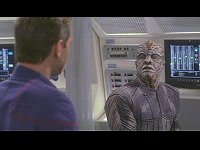 Zho'Kaan dankt Trip auf seine Art.