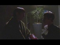 Yuris übergibt T'Pol wichtige Informationen