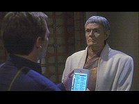 Archer zwingt Oratt, dass man T'Pol anhört