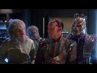 Degra und der Xindi-Reptilien sind auf der Suche nach Gralik.