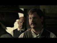 Sheriff MacReady verlangt, dass Archer verschwindet.