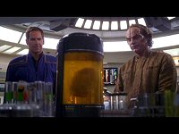 Phlox zeigt Archer eine Möglichkeit, Tucker zu helfen.