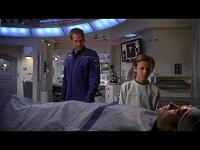 Archer konfrontiert Sim mit Trip.