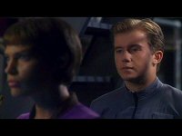 Sim startet einen Annäherungsversuch an T'Pol.