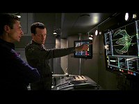 Hayes stellt Reed eine Strategie zur Bekämpfung der Xindi-Insektoiden Schiffe vor.