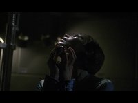 T'Pol verabreicht sich eine Dosis Trellium-D