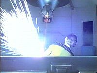 Data wird von einem Laserbohrer beschossen