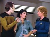 Es ist soweit. (Data, Deanna und Dr. Pulaski) 