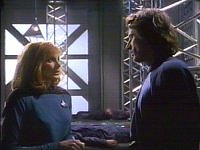 Dr. Crusher und Kyril Finn.