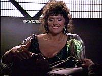Lwaxana verpasst Tog eine Ladung OO-Mux.