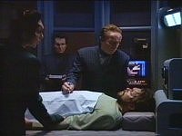 Riker wird von Berel behandelt.