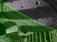 Ein Säuberungsstrahl reinigt die Enterprise von Baryon-Partikeln