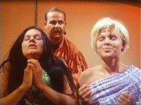 Mudd gibt Ruth und Magda die Venus Droge.