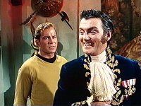 Kirk macht Bekanntschaft mit dem merkwürdigen Trelane.