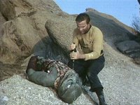 Kirk konnte den Gorn besiegen, lässt ihn aber am Leben.