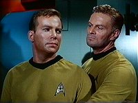 Benjamin Finney überfällt Kirk.