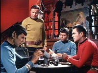 Man bastelt an Betäubungsmitteln.