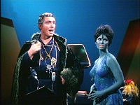 Garth krönt sich zum König der Galaxis.