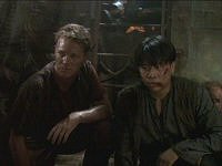 Tom Paris und Harry Kim sind in einem Gefängnis