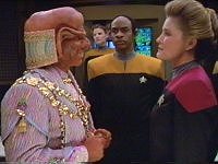 Arridor verhandelt mit Janeway.