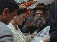 Janeway und Chakotay haben Braxton entdeckt.